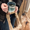 Tasse de rivage d’océan d’impression de patte